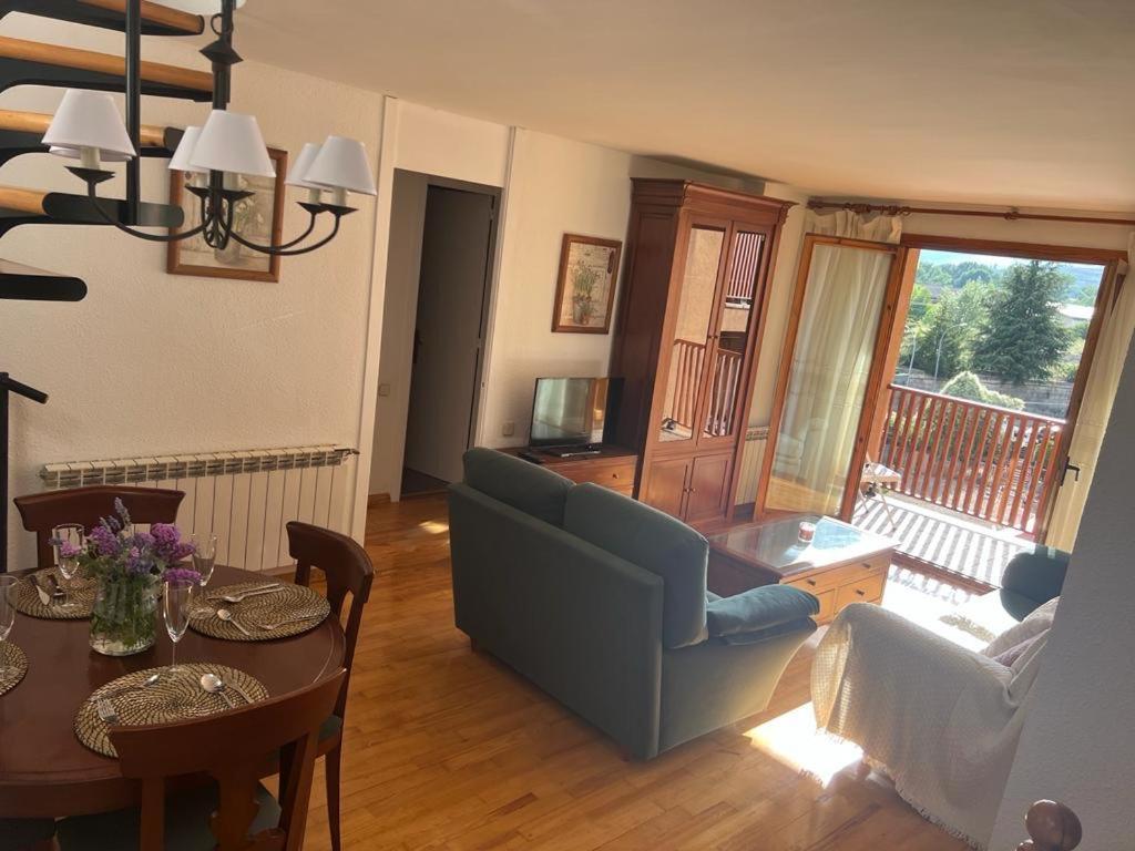 Precioso Duplex En Puigcerda Con Plaza De Parkingアパートメント エクステリア 写真